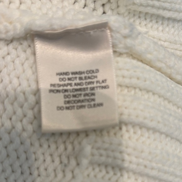 St. John's Bay Beige and Cream Turtleneck Sweater - Picture 4 of 8